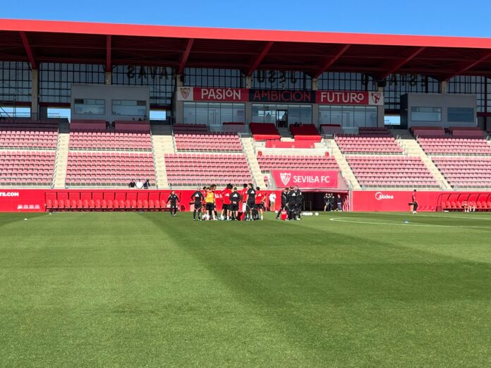 Charla con los suplnts en el entreno de ohy - Carlos Núñez Hurtado - 15/04/2026